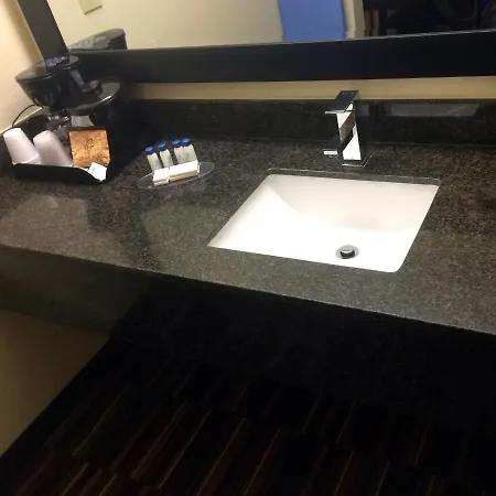 Boarders Inn & Suites By Cobblestone Hotels - Ashland City Extérieur photo