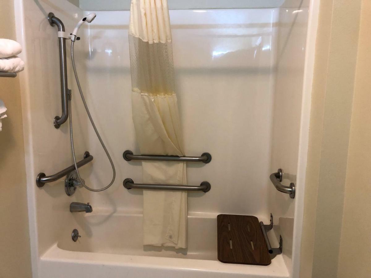 Boarders & By Cobblestone - Ashland Hotel